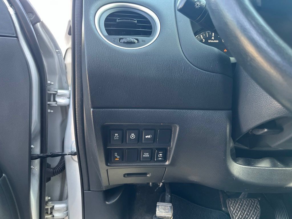 Used 2020 Nissan Pathfinder SL FWD image 22