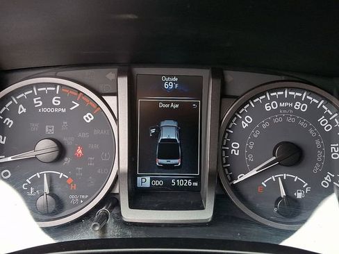 Used 2021 Toyota Tacoma TRD Off-Road w/ Technology Package AWD/4WD image 19