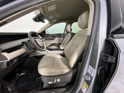 Used 2025 Lincoln Nautilus Premier image 16