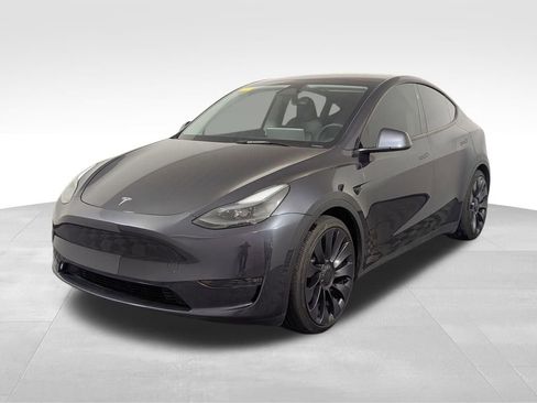 Used 2025 Tesla Model Y Performance image 2