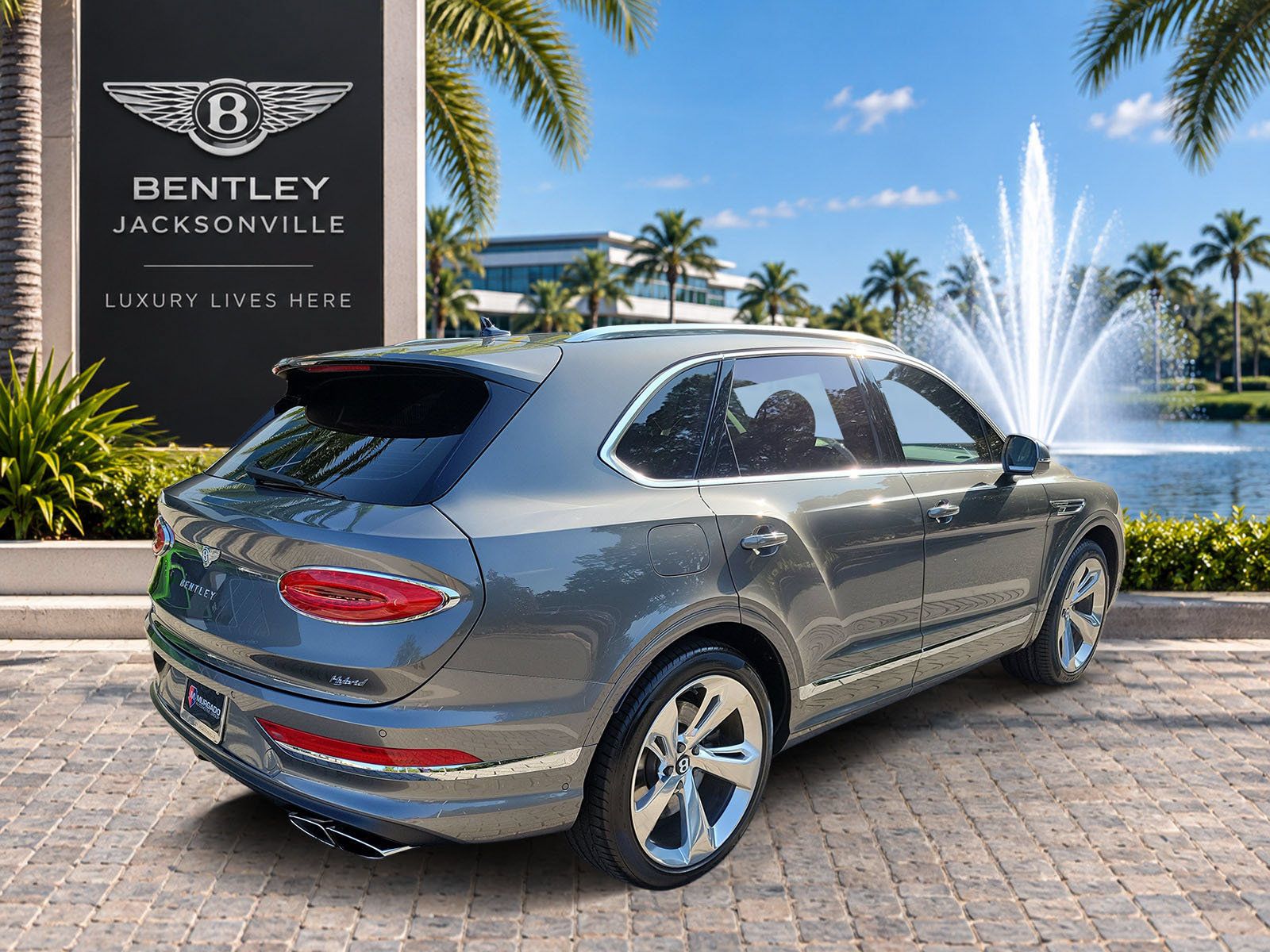 Certified 2023 Bentley Bentayga Plug-In Hybrid AWD/4WD image 5