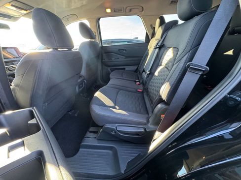 Used 2025 Nissan Pathfinder SV image 27