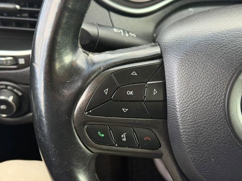 Used 2019 Jeep Cherokee Trailhawk w/ Cold Weather Group image 19