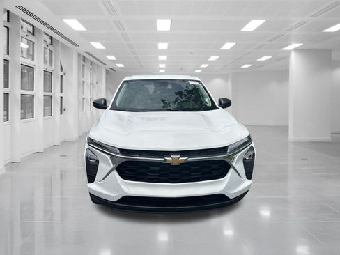 Certified 2026 Chevrolet Trax LS FWD image 2