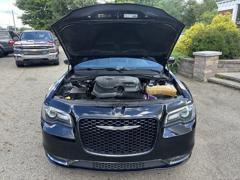 Used 2018 Chrysler 300 S image 11