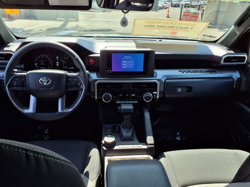 Certified 2025 Toyota Tacoma TRD Off-Road AWD/4WD image 12