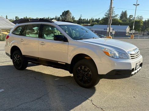 Used 2011 Subaru Outback 2.5i AWD/4WD image 9