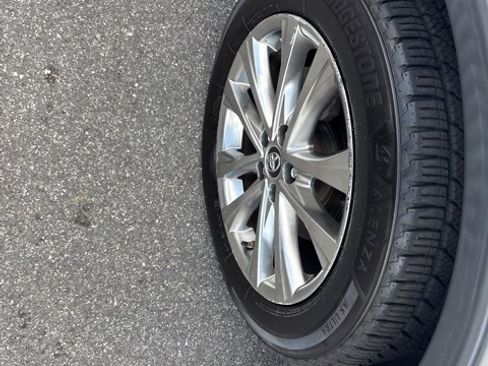 Used 2016 Toyota RAV4 Limited image 12