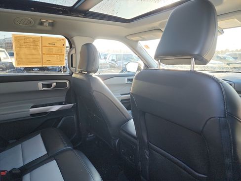 Used 2022 Ford Explorer XLT w/ Equipment Group 202A image 29