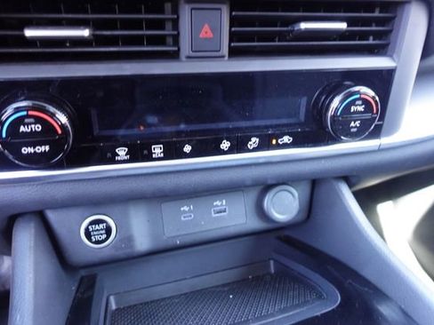 Used 2023 Nissan Rogue SV image 19