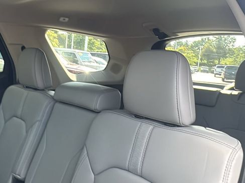 Used 2025 Honda Pilot Touring image 25