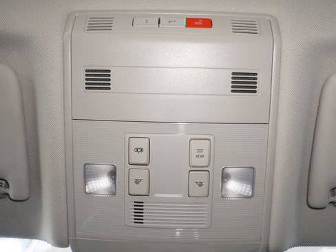 Used 2024 Volkswagen Jetta SE image 19