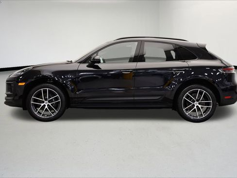 Used 2025 Porsche Macan image 2