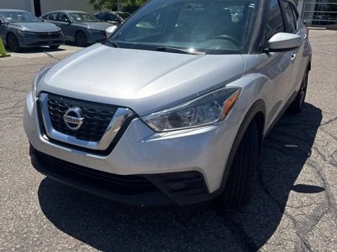 Used 2019 Nissan Kicks SV FWD image 1
