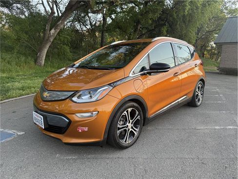 Used 2017 Chevrolet Bolt Premier w/ Driver Confidence II Package FWD image 3