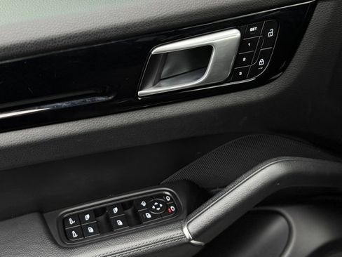 Certified 2022 Porsche Cayenne Coupe image 14