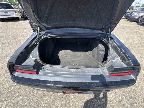 Used 2015 Dodge Challenger SXT RWD image 11