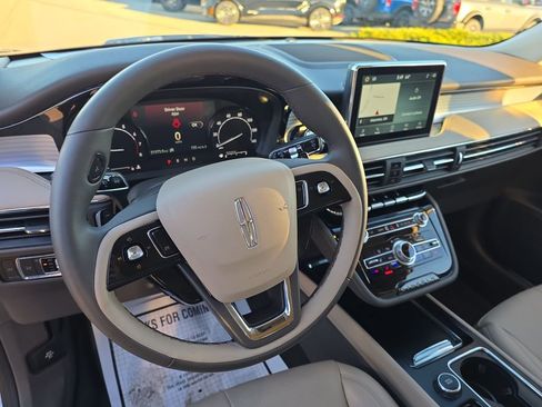 Used 2022 Lincoln Corsair AWD w/ Equipment Group 101A image 28