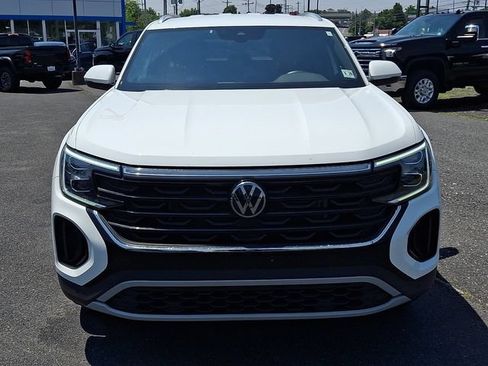 Used 2024 Volkswagen Atlas Cross Sport SE AWD/4WD image 2