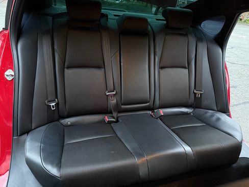 Used 2018 Honda Accord Sport image 10