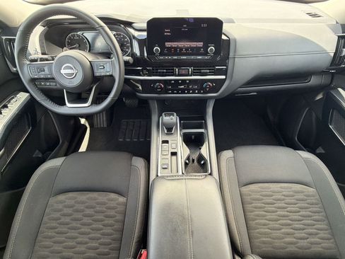 Used 2025 Nissan Pathfinder SV FWD image 29