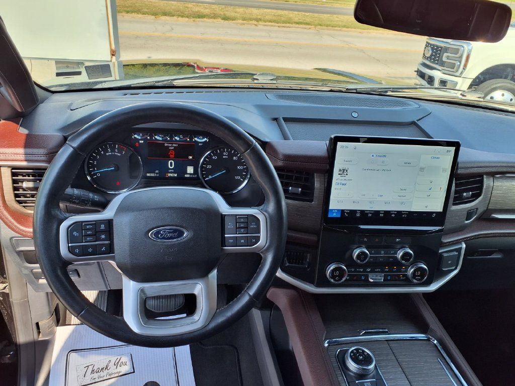 Used 2024 Ford Expedition Limited RWD image 3