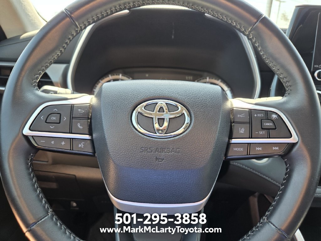 Used 2025 Toyota Highlander XLE AWD/4WD image 23