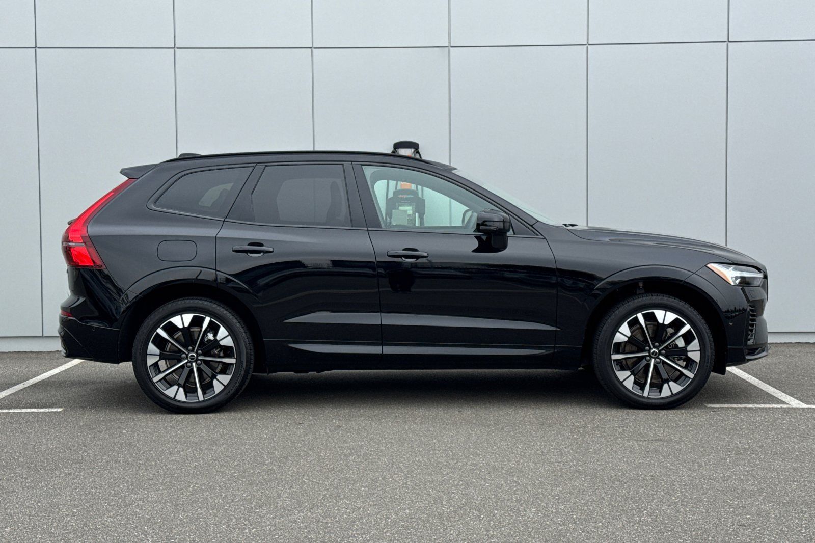 Used 2026 Volvo XC60 T8 Plus w/ Protection Package Premier AWD/4WD image 6