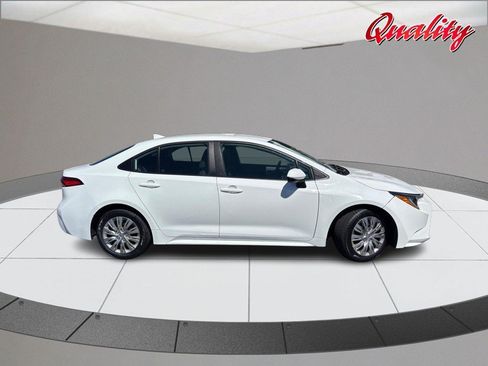 Used 2023 Toyota Corolla LE FWD image 2