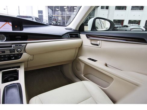 Used 2013 Lexus ES 350 4dr Sdn image 12