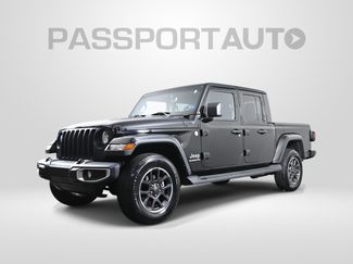 Used 2022 Jeep Gladiator Overland w/ Cold Weather Group video 1