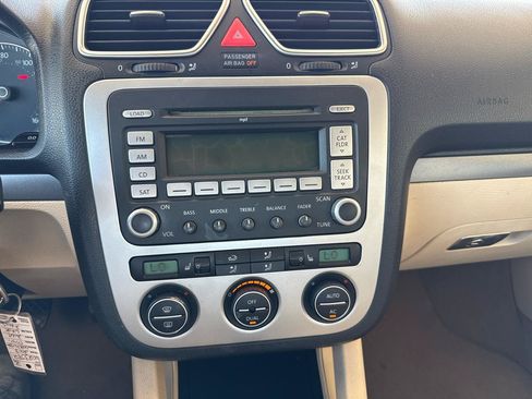 Used 2008 Volkswagen Eos FWD image 8