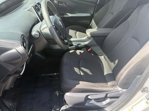 Used 2019 Toyota Prius L Eco w/ Carpet Mat Package FWD image 18