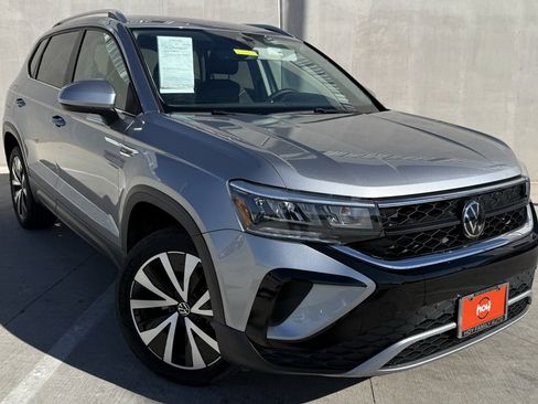 Certified 2024 Volkswagen Taos SE w/ MDO Package image 1