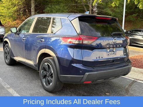 Used 2025 Nissan Rogue SV AWD/4WD image 4