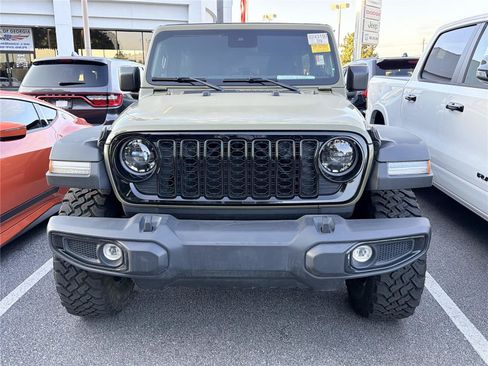 Used 2025 Jeep Wrangler Unlimited Sport AWD/4WD image 2