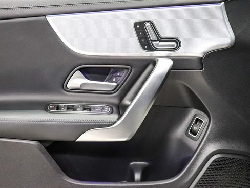 Used 2023 Mercedes-Benz CLA 250 image 21