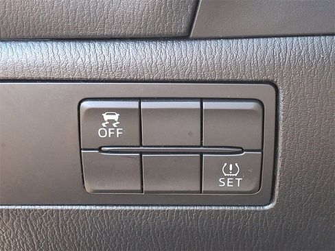 Used 2018 MAZDA MAZDA3 Touring image 27