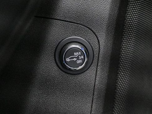 Certified 2023 GMC Acadia SLE w/ Driver Convenience Package image 23