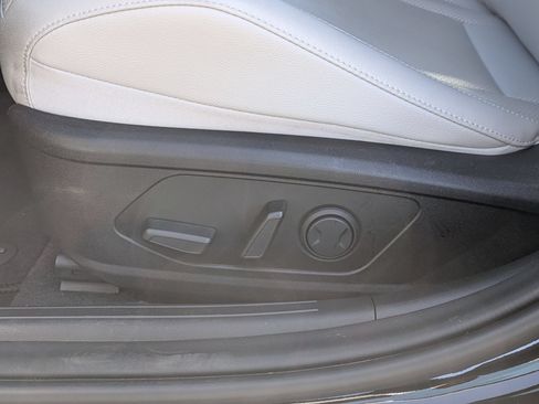 Certified 2025 Hyundai Elantra Limited FWD image 22