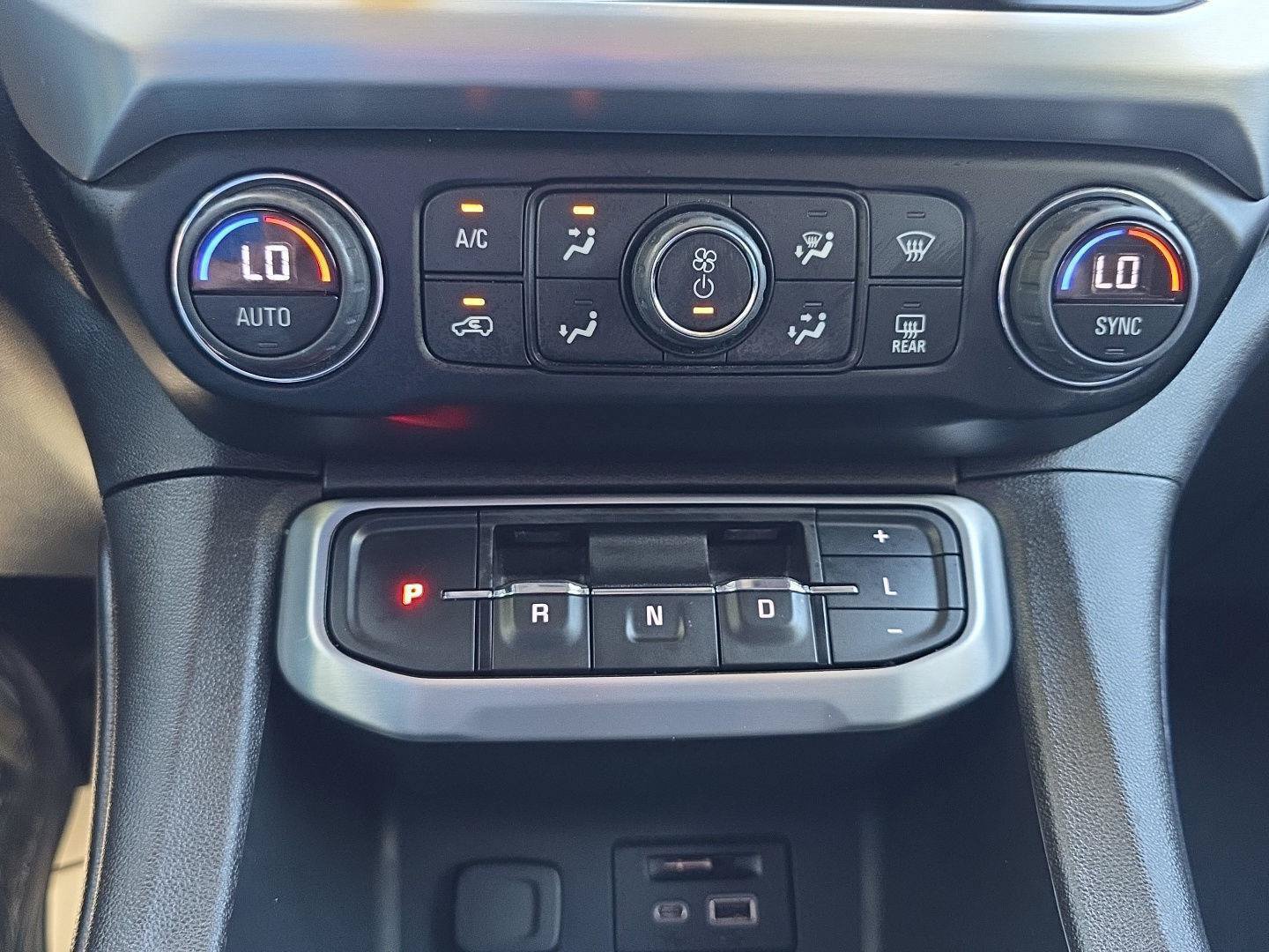 Used 2023 GMC Acadia SLT FWD image 4