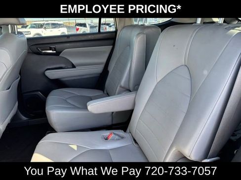 Used 2020 Toyota Highlander XLE AWD/4WD image 15