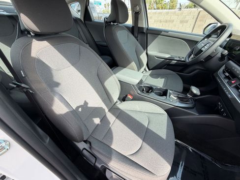Used 2025 Kia K4 LXS image 35