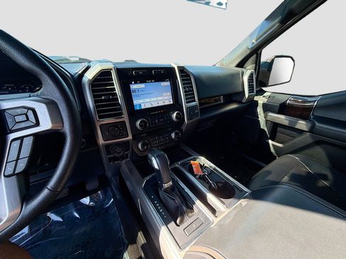 Used 2016 Ford F150 Platinum w/ Technology Package image 25