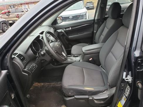 Used 2012 Kia Sorento LX w/ Convenience Pkg image 11