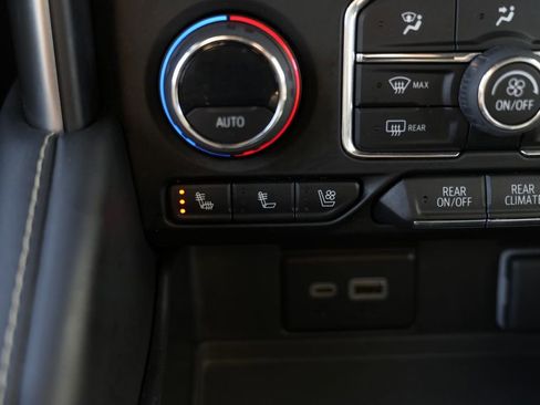 Used 2023 Chevrolet Suburban Premier RWD image 68