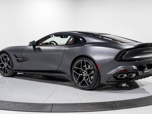 Used 2025 Aston Martin Vanquish image 5