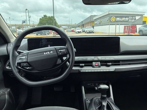 Used 2025 Kia K4 FWD image 31