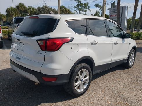 Used 2019 Ford Escape SE image 5