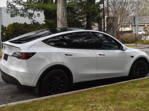 Used 2021 Tesla Model Y Long Range image 7